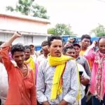 जिले में खाद की भारी किल्लत, खाद के लिए जुझ रहे किसान, जिले में दो जगह पर हुआ चक्काजाम