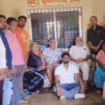 शहर युवक कांग्रेस ने मनाया स्थापना दिवस, वृद्धा आश्रम में बुजुर्गों से भेंट कर बाटी फल