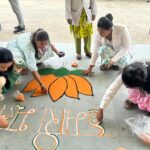 City reporter@राजनांदगांव: “हमारी भूल कमल फूल” NHM कर्मियों की हड़ताल जारी, रंगोली और हाथों पर मेहंदी लगाकर किया विरोध प्रदर्शन…