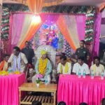 दशहरा उत्सव में शामिल हुए राजा खड्ग राज कुमार सिंह, सरोधी और तेली टोला में ग्रामीणों से की आत्मीय मुलाकात